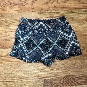 Flowey Patterned Shorts